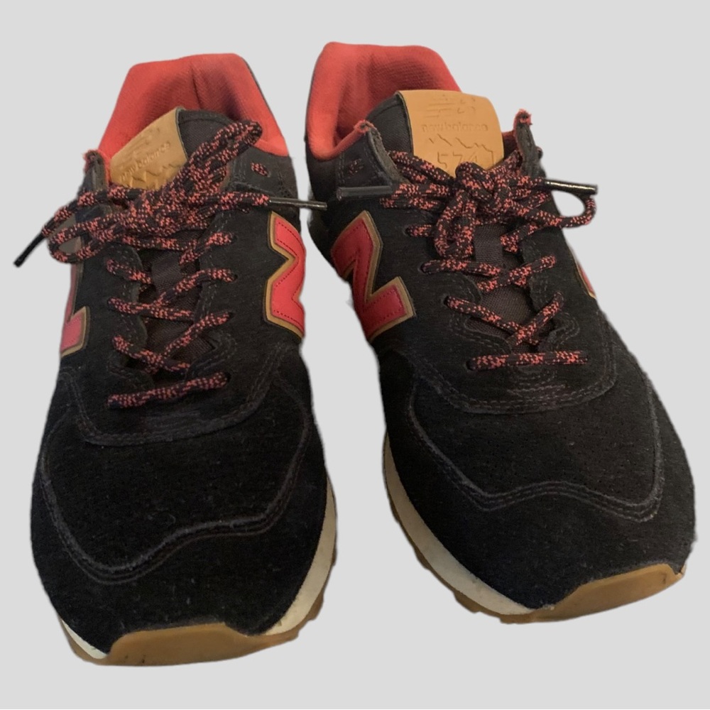 New Balance 574 Suede Black/Red Size: 8